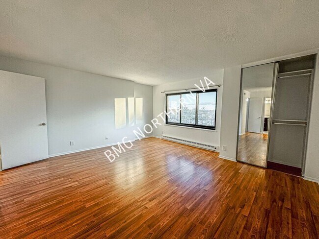 Building Photo - 309 Yoakum Pkwy