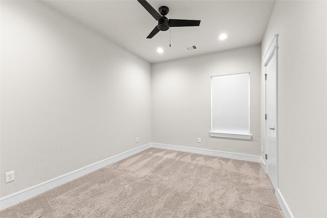 Building Photo - 2511 Des Chaumes St