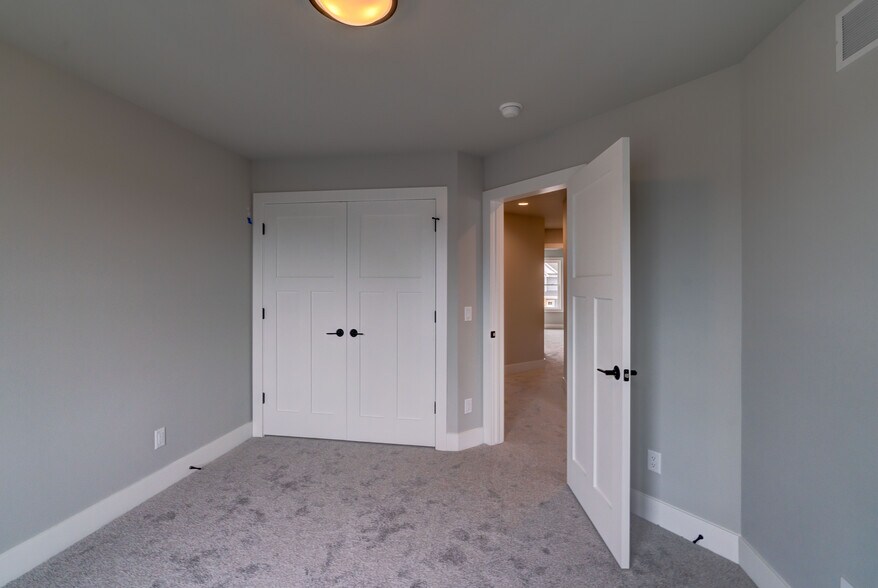 Building Photo - 291 N Bergamont Blvd