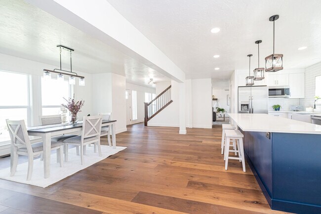 Building Photo - 8410 S 890 E