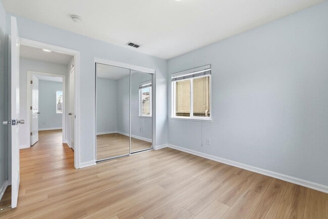 Building Photo - 11 Stony Hill Pl