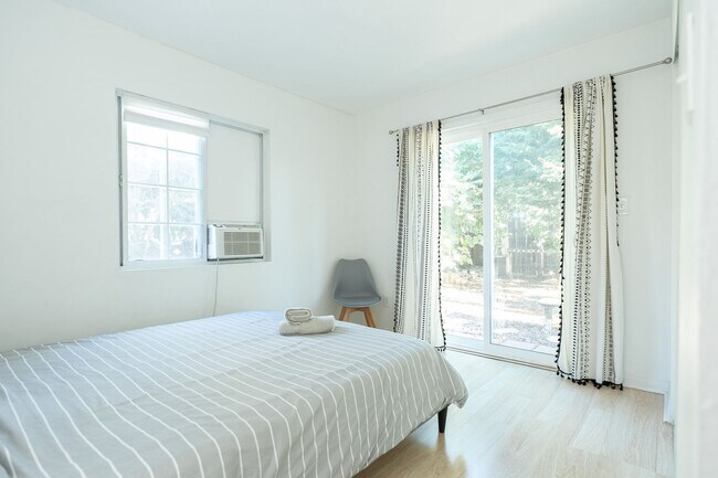 Building Photo - Cozy Zen Retreat Home with 4BD+3BA  Share ...