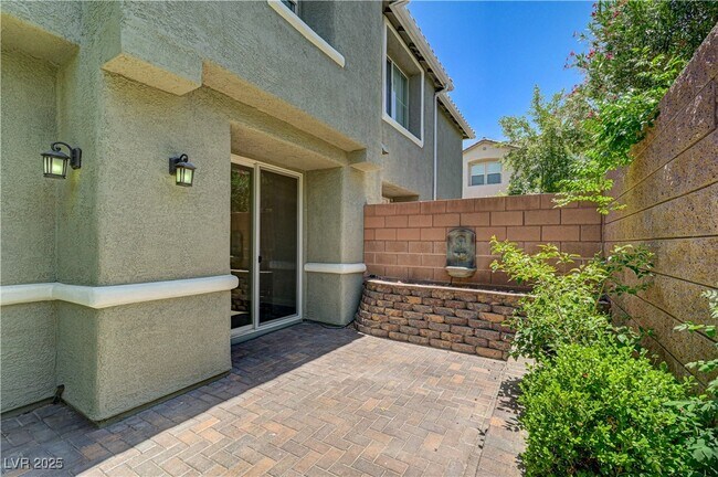 Building Photo - 25 Lone Cove Ct