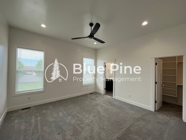 Building Photo - 3237 Harlow Dr
