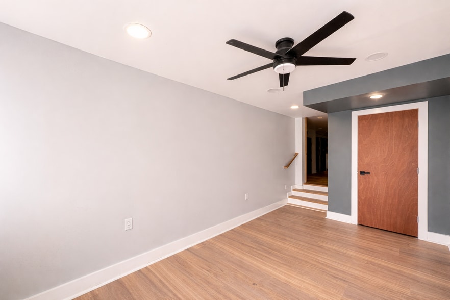 Building Photo - 5834 Phillips Ave