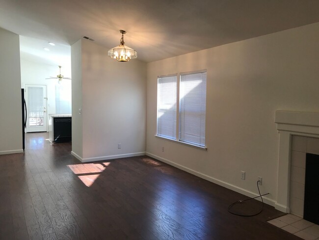 Building Photo - West Davis three bedroom available for Nov...