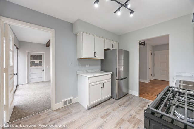 Building Photo - 710 W Benton Ave