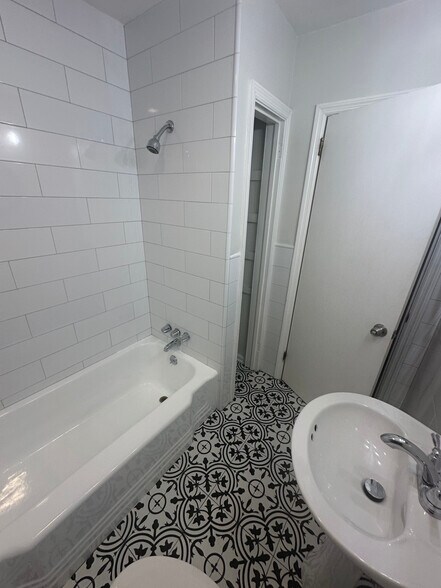 Hall bathroom - 349 Laquita Dr SE