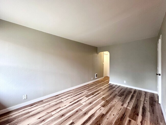 Building Photo - CHARMING ONE LEVEL HOME W/ GARAGE! W/S/G INCLUDED!