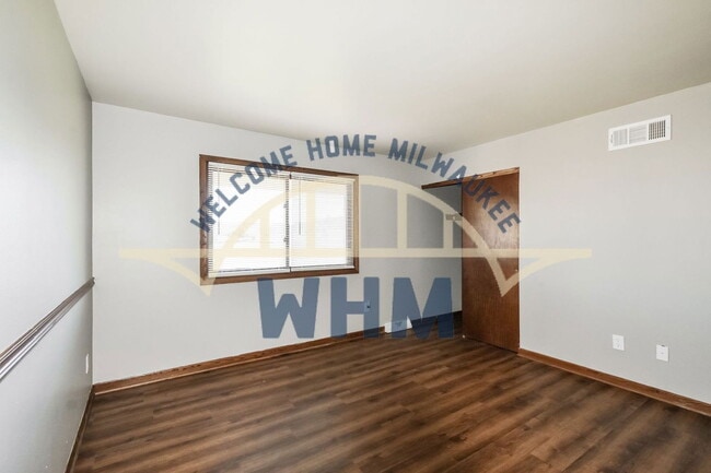 Building Photo - W170S7397 Parkland Dr