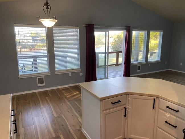 Building Photo - 348 Cockle St SW