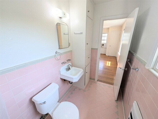 Building Photo - 2504 Kingston St