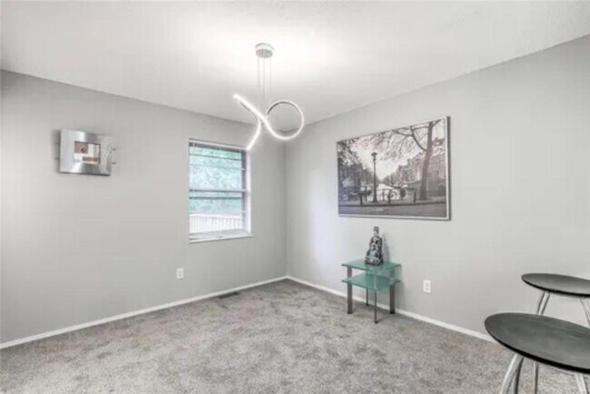 Building Photo - 252 Glandore Dr