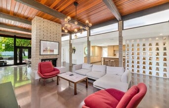 Building Photo - 3335 N Rose Cir Dr