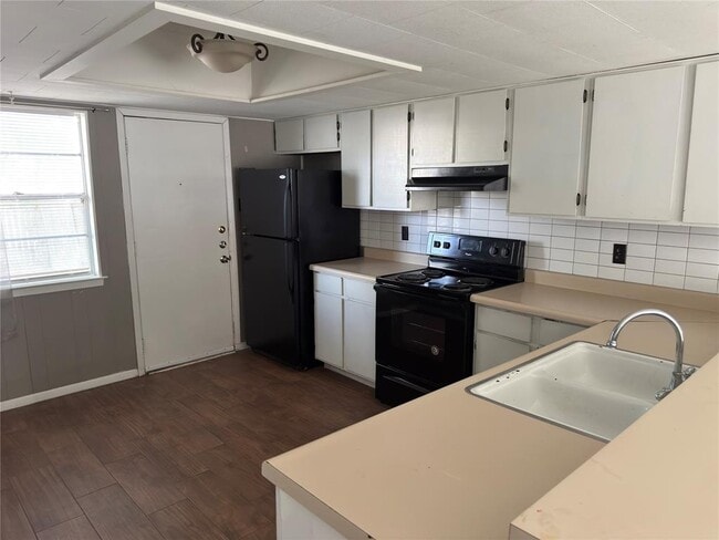 Building Photo - 2745 Maple Tree Rd