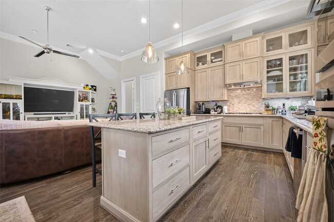 Building Photo - 2703 Kinsley Oaks Dr