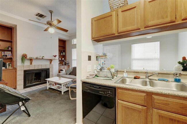 Building Photo - 2802 Nueces St