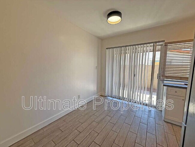 Building Photo - 1021 W Mission Ln
