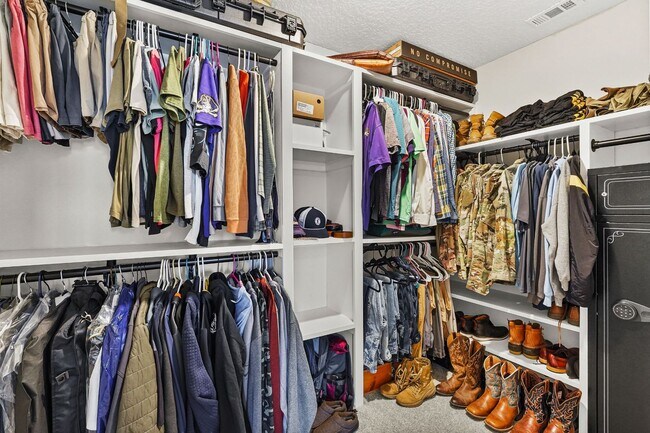 Building Photo - Like New Construction in Ludowici