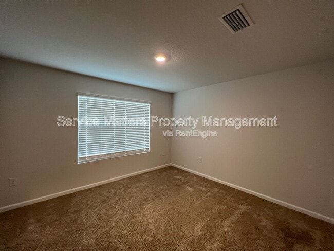 Building Photo - 7571 Oak Lake Blvd