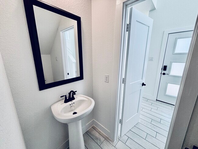 Building Photo - 15110 Dry Crk Jct Pl