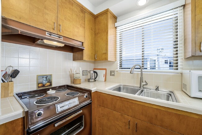 Building Photo - "Charming Furnished Retreat: Classic Cozy ...