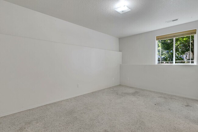 Building Photo - 8436 14th Ave SE