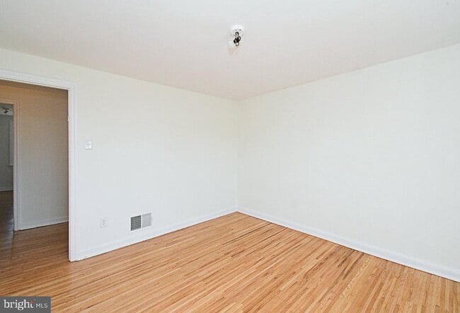 Building Photo - 2219 Ardmore Ave