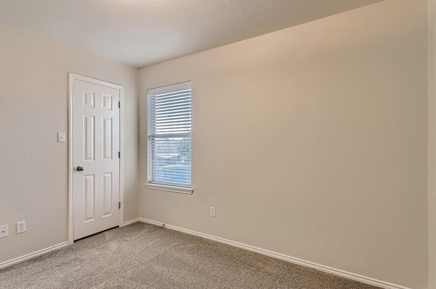 Building Photo - 177 Flagstone Trl