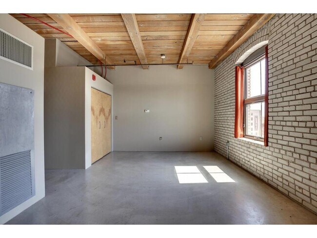 Building Photo - 127 5th St NE