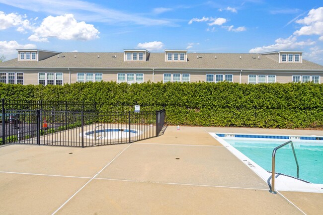 Building Photo - 39 Southampton Dr