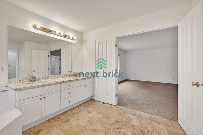 Building Photo - 4 Bed 2.5 Bath Single-family House Available for Rent!