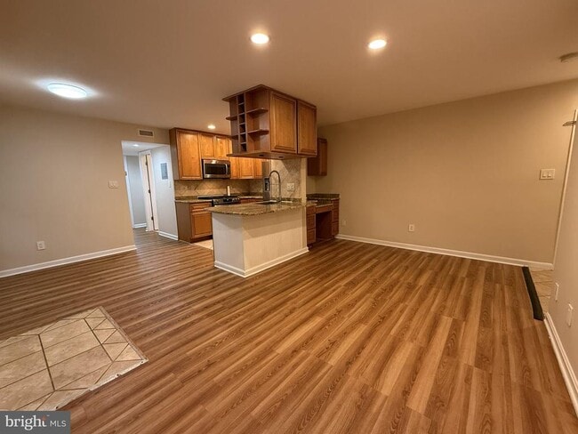 Building Photo - 4937 Americana Dr