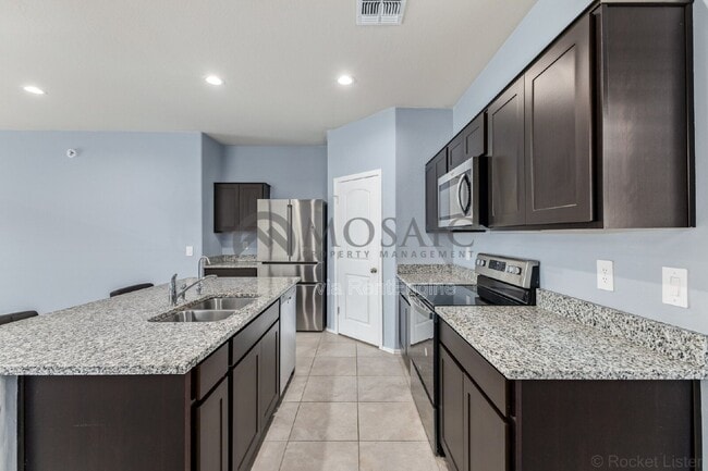 Building Photo - 35349 W San Alvarez Ave