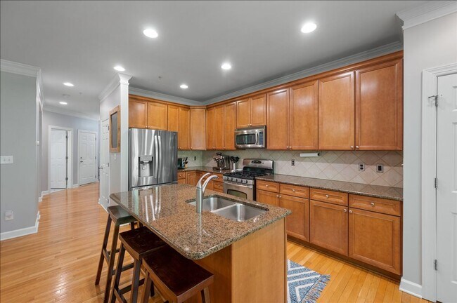 Building Photo - Townhouse in Lake Hogan Farms - 4 bedrooms - Amenities include community pool, tennis and playground