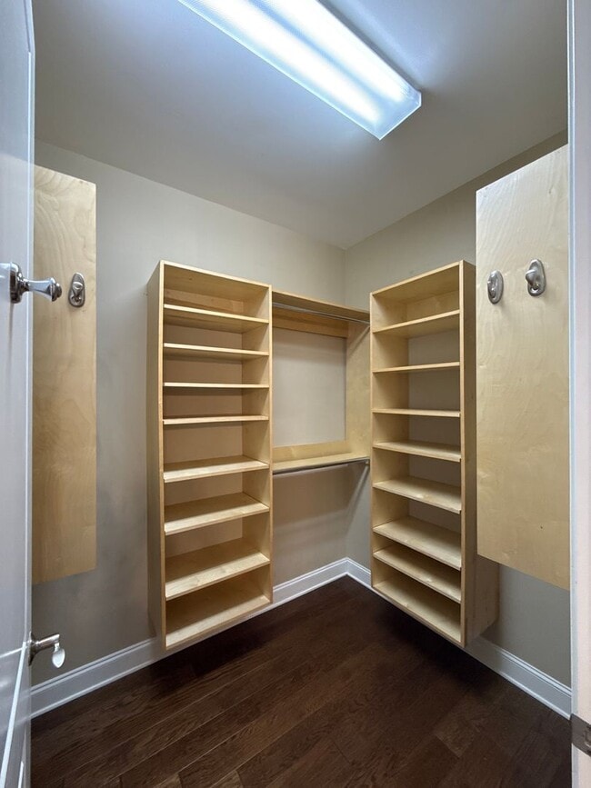 Building Photo - 230 S Tryon St