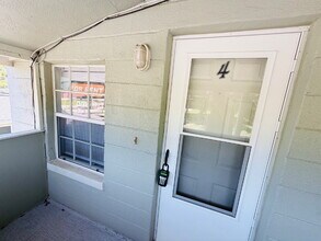 Building Photo - "Cozy 1-Bedroom Retreat in Haines City – Modern Comfort in 432 Sq Ft!"
