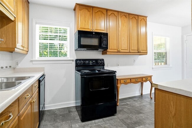 Building Photo - 1013 Irion Dr