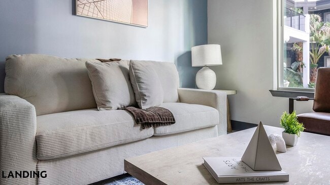 Building Photo - 944 Broadcast Pl