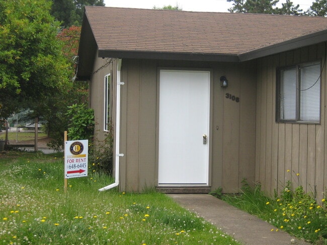 Primary Photo - 2 bedroom 1 bath single level duplex
