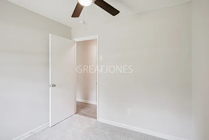 Building Photo - 300 Springwood Dr