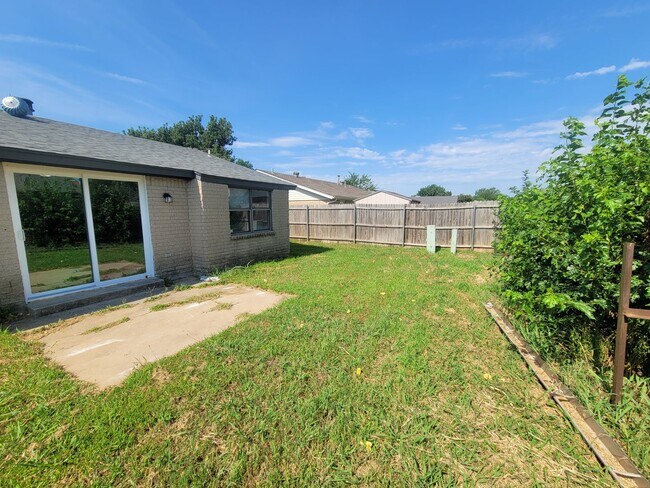 Building Photo - COMING SOON! RARE 5 BEDROOM HOME IN SOUTH OKC / MOORE SCHOOLS!