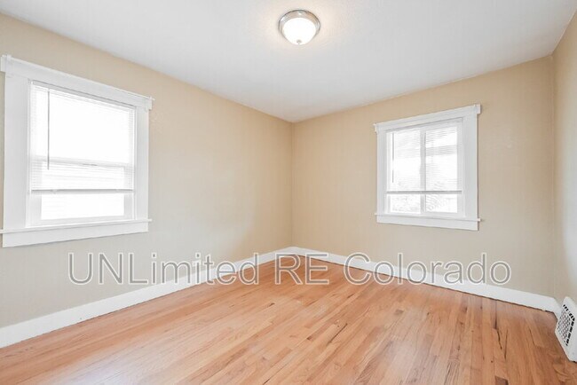 Building Photo - 4967 Lincoln St