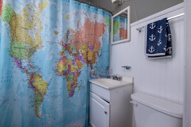 Building Photo - Value-driven downtown living at its finest!