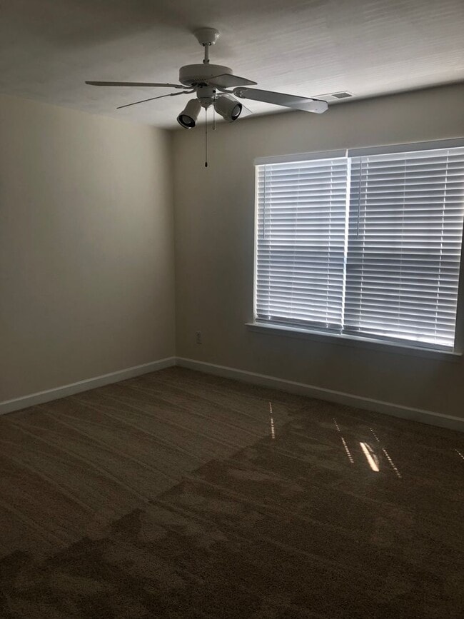 Building Photo - WELL MAINTAINED 2 BEDROOM CONDO
