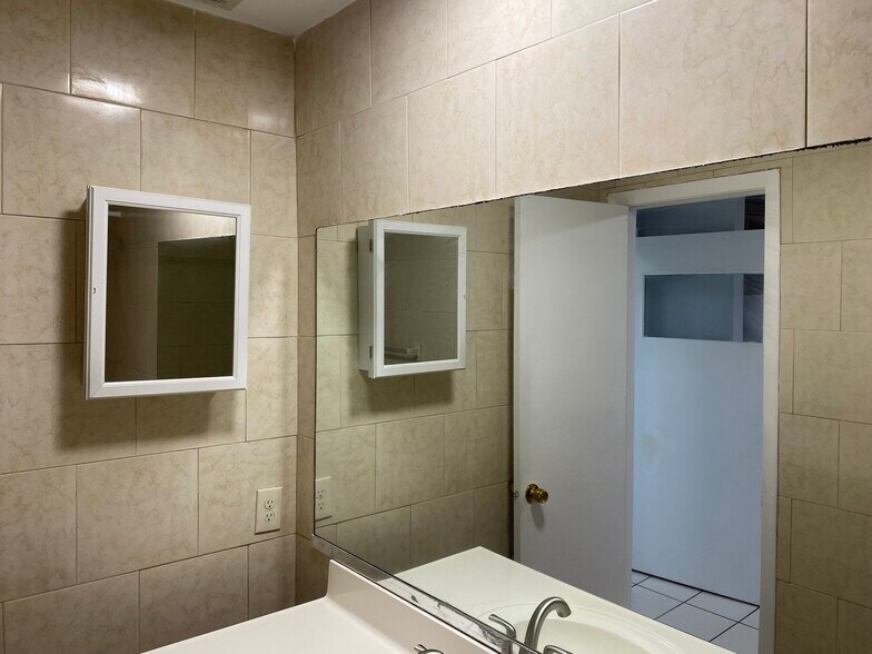 Building Photo - 3483 Coral Springs Dr