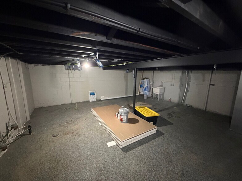 Building Photo - 2217 4 Mile Rd