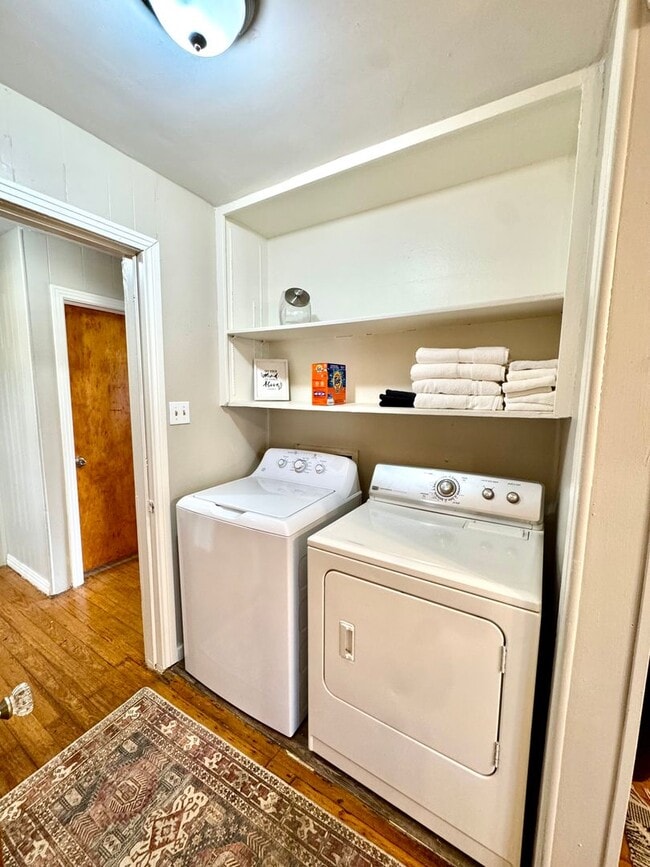 Building Photo - Blue Wall Oasis Mid-Term Rental 2/1 with a...