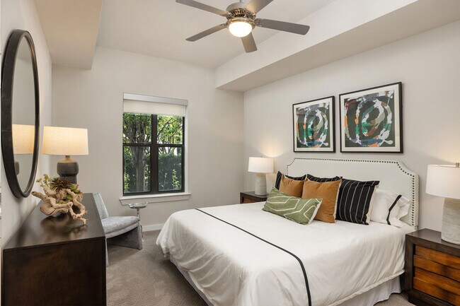 Building Photo - Elegant 2/2 Apt – Modern Living at Its Best!
