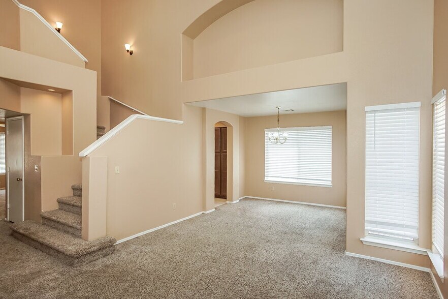 Building Photo - 5005 Monte Del Sol Ln